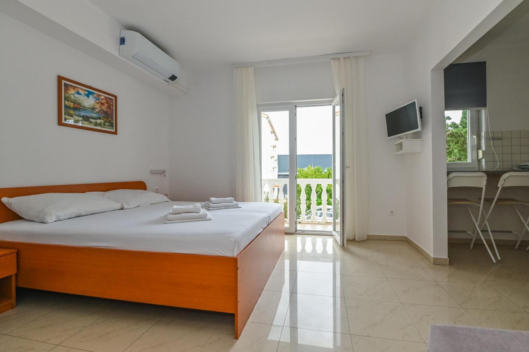 Seagull Pool Apartments & Studios Novalja Exterior photo