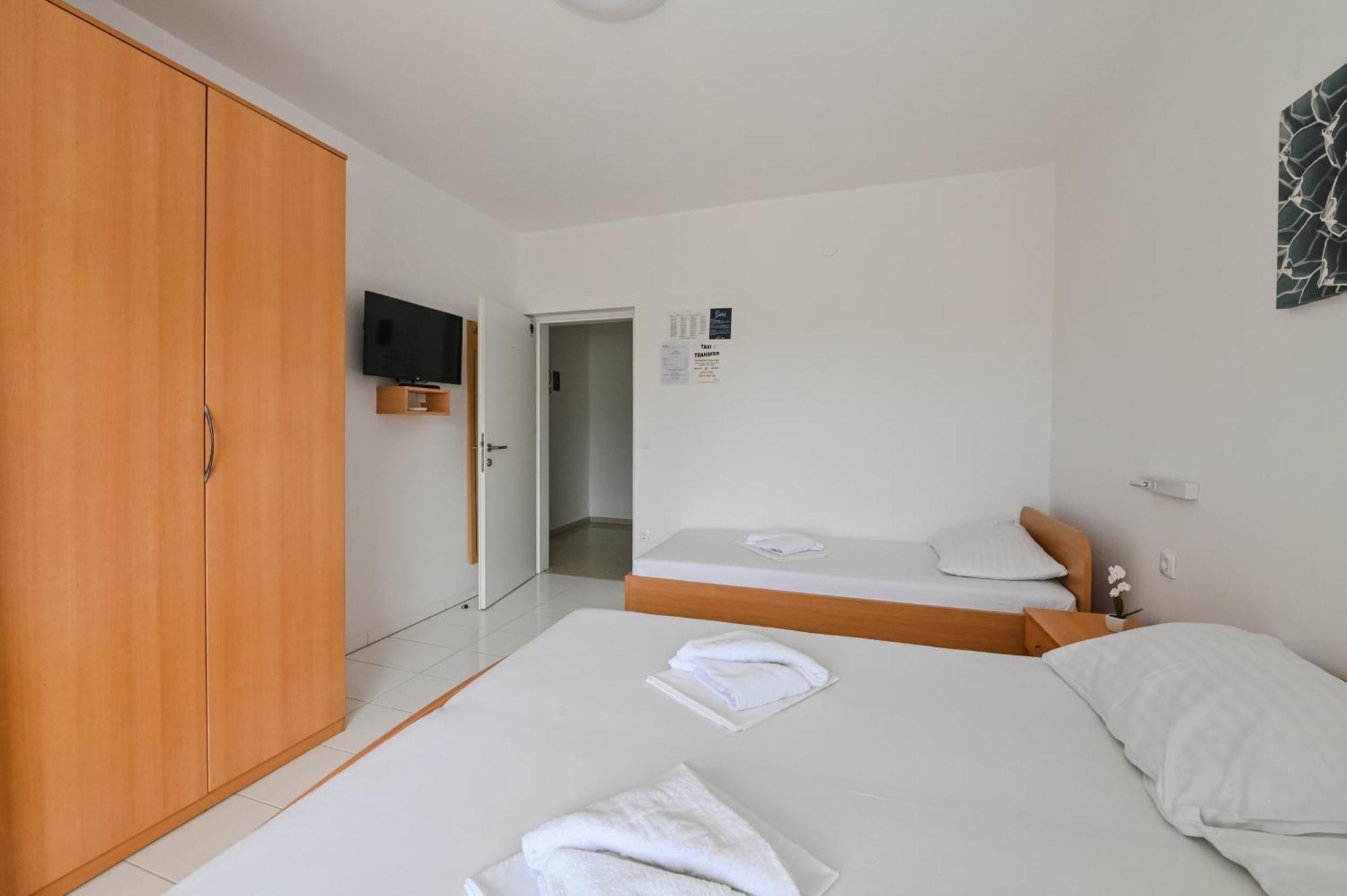 Seagull Pool Apartments & Studios Novalja Room photo