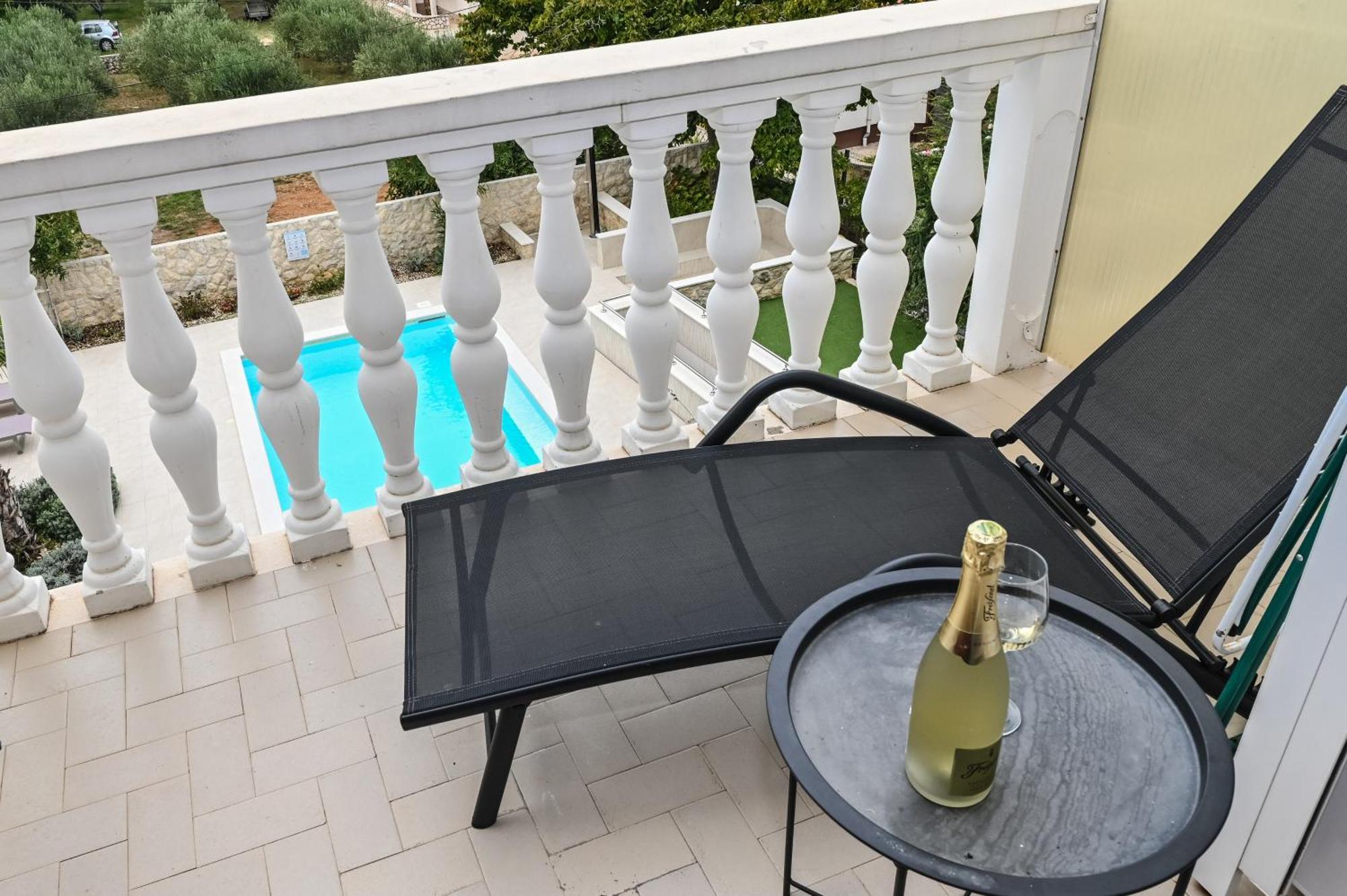 Seagull Pool Apartments & Studios Novalja Room photo