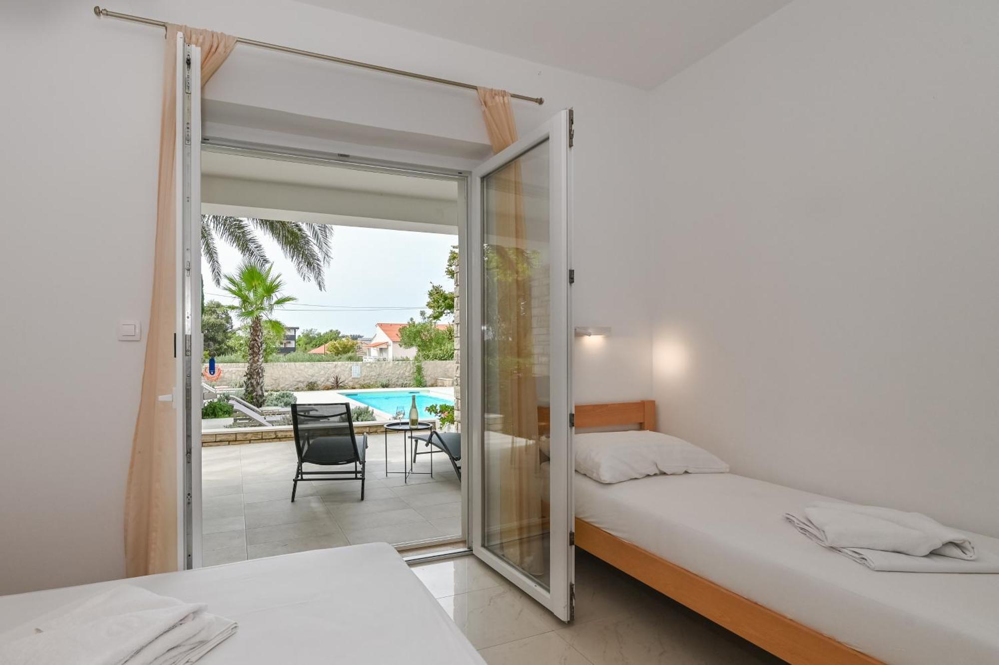 Seagull Pool Apartments & Studios Novalja Room photo