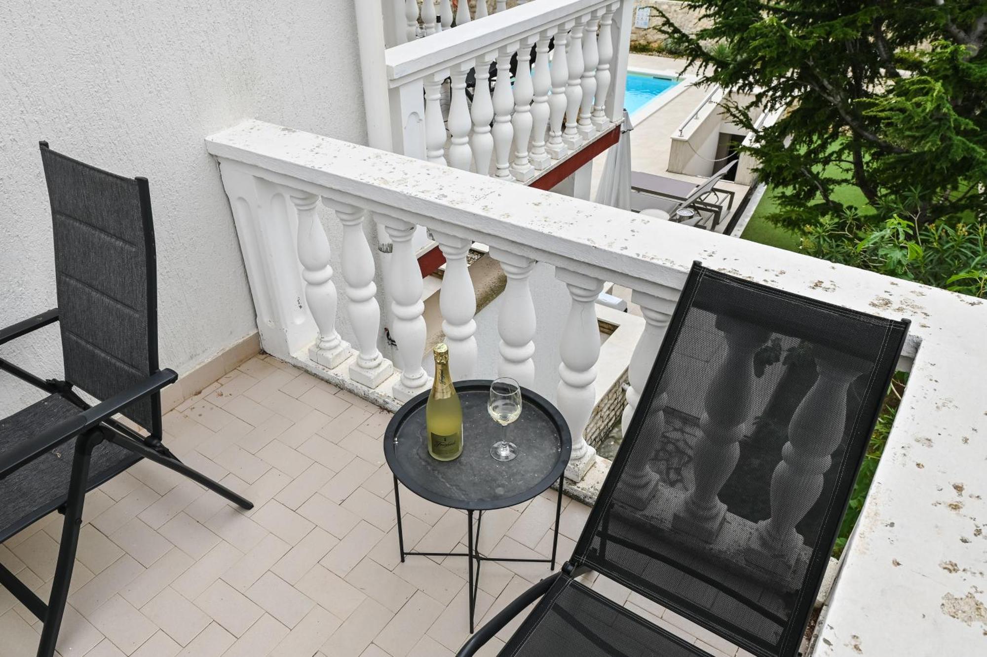 Seagull Pool Apartments & Studios Novalja Room photo